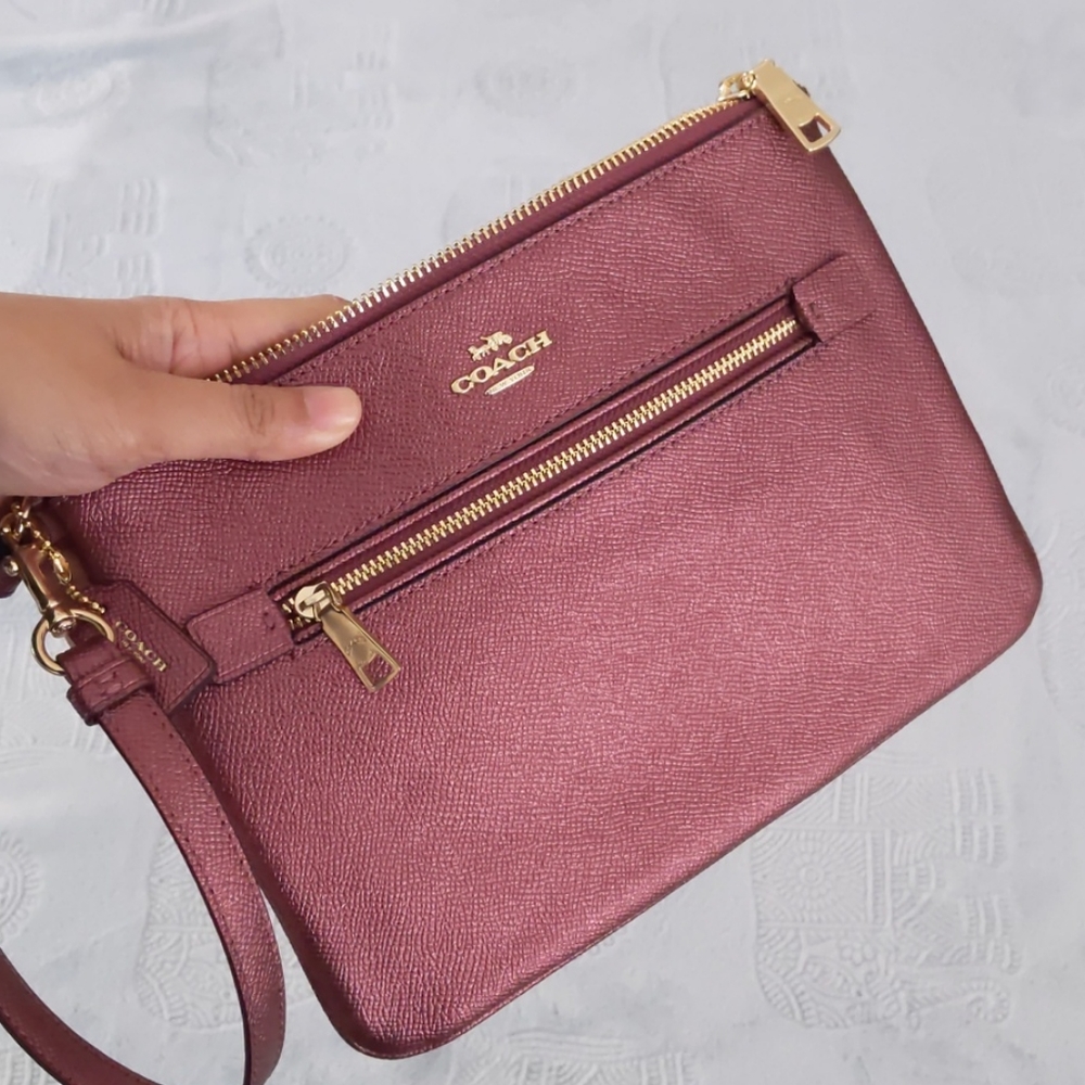 ❤️ Coach | metallic pink purse